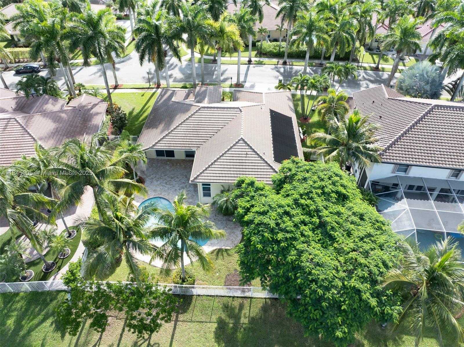 Small Image of 896 MARINA DR, Weston Number 50