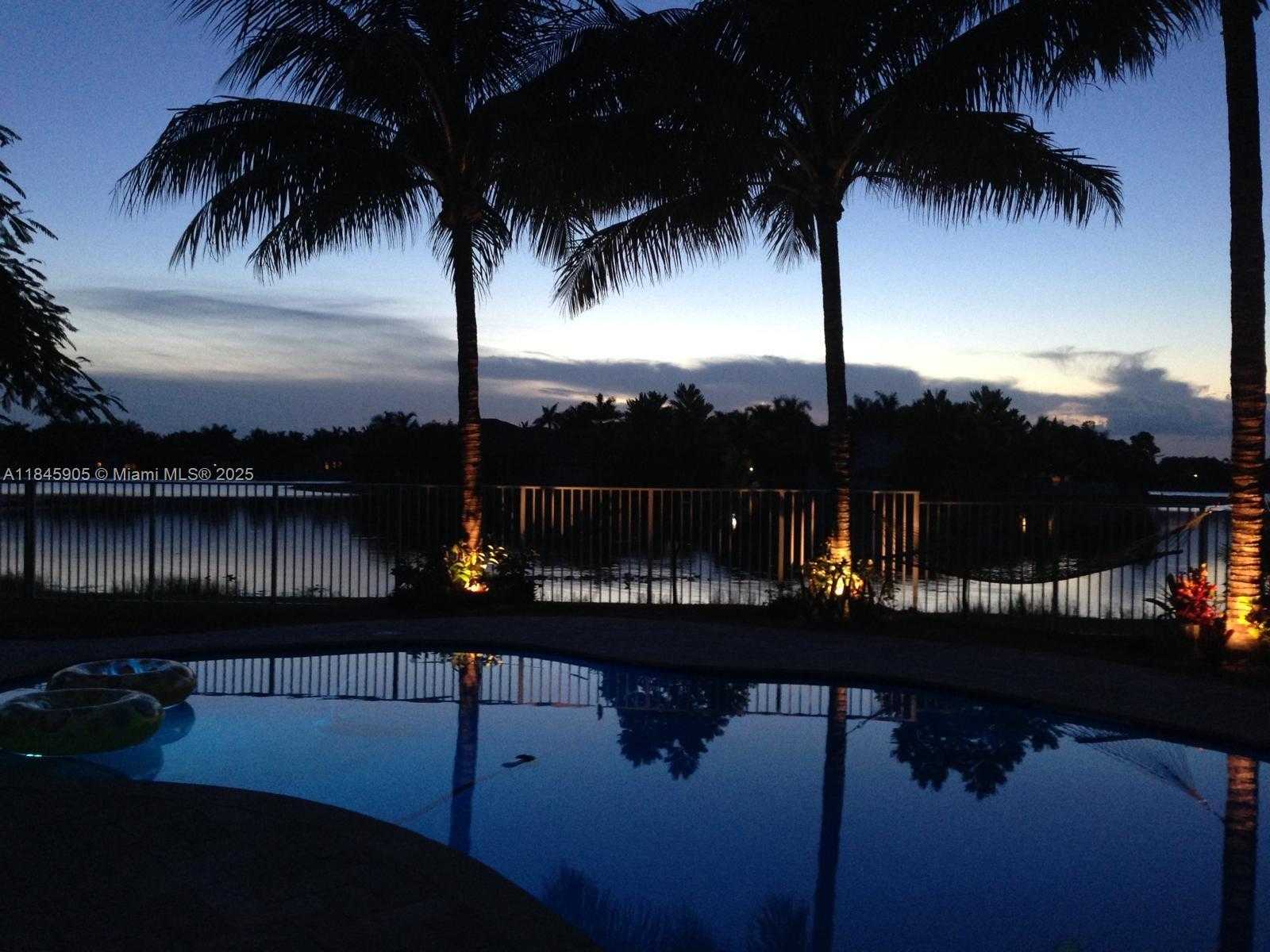 Small Image of 896 MARINA DR, Weston Number 52
