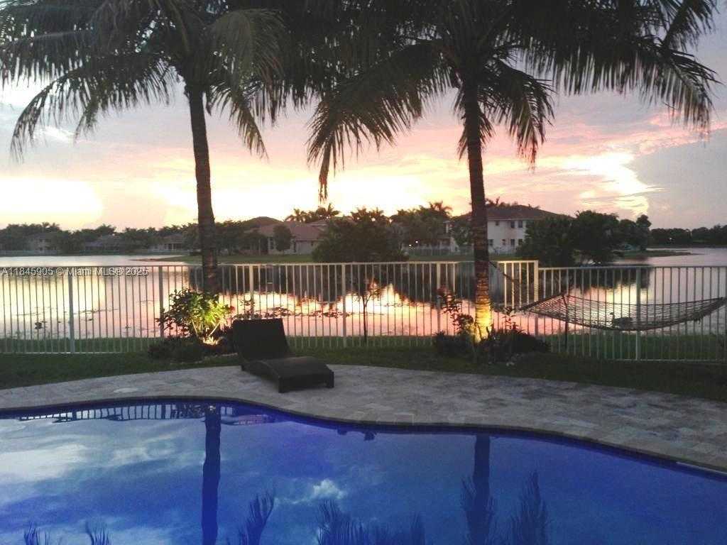 Small Image of 896 MARINA DR, Weston Number 53