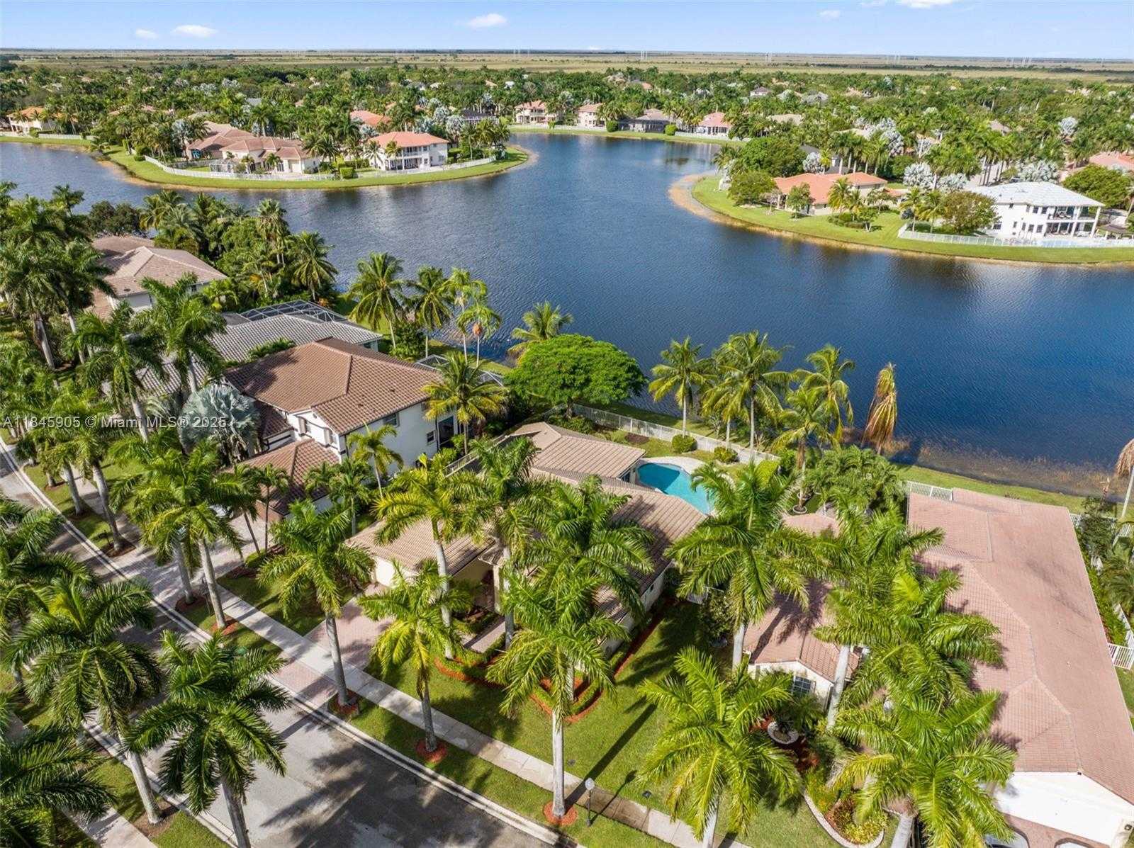 Small Image of 896 MARINA DR, Weston Number 54