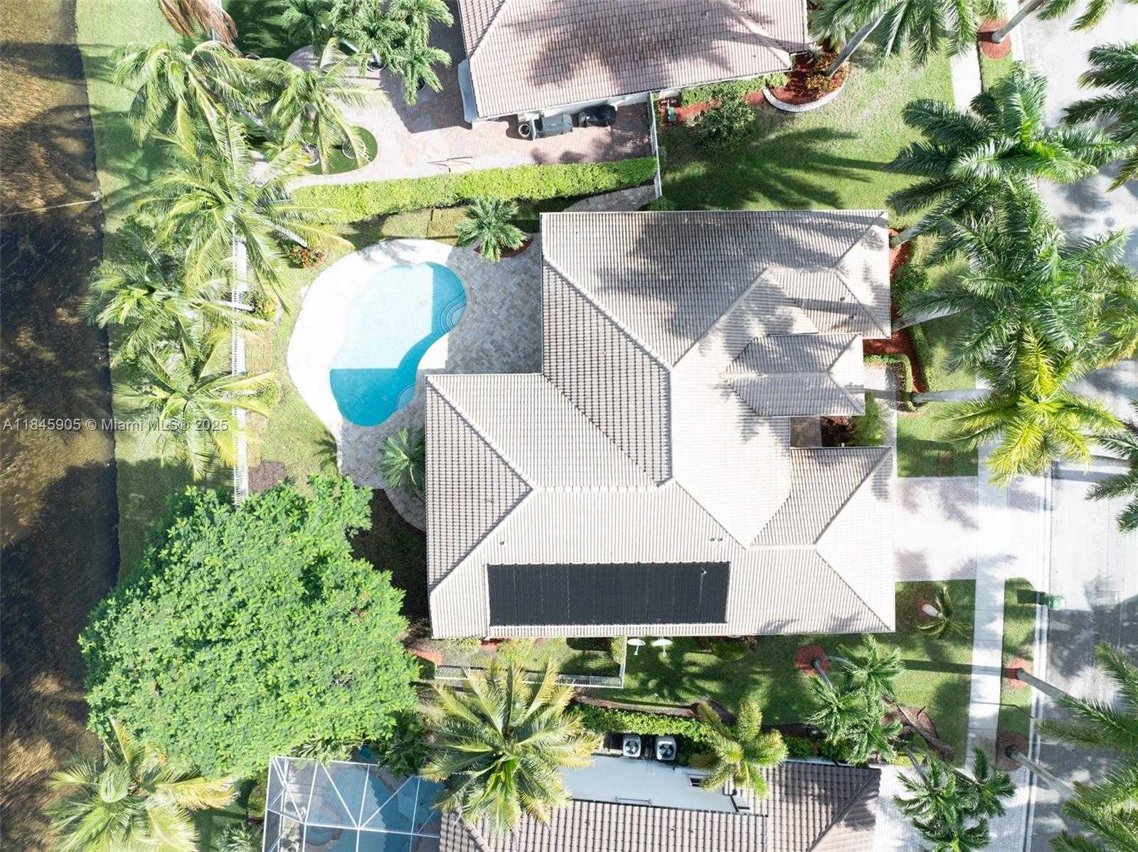 Small Image of 896 MARINA DR, Weston Number 6