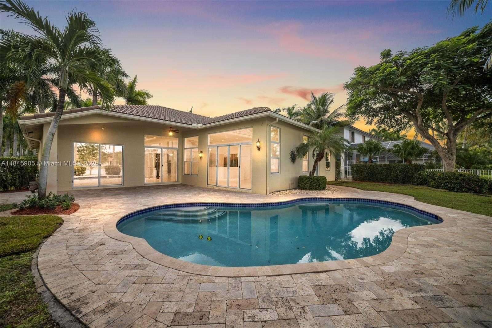 Small Image of 896 MARINA DR, Weston Number 7