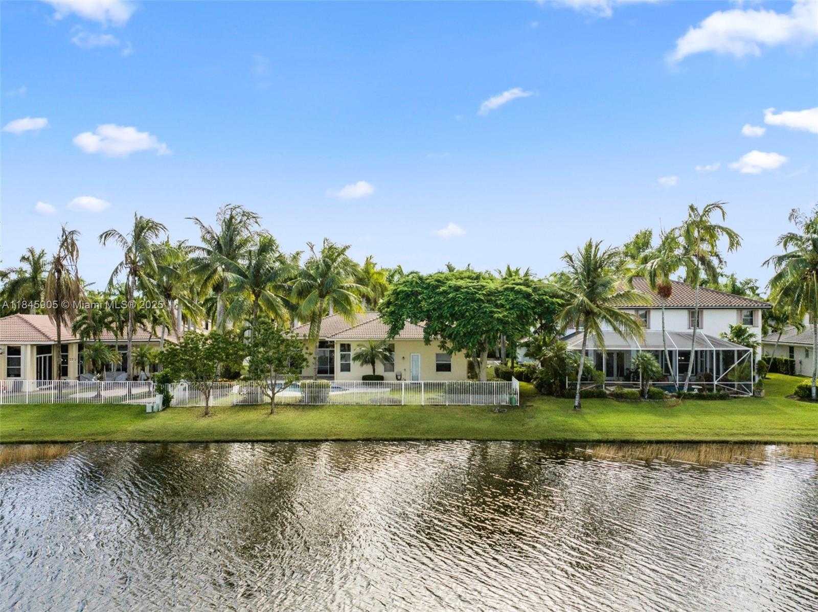 Small Image of 896 MARINA DR, Weston Number 8