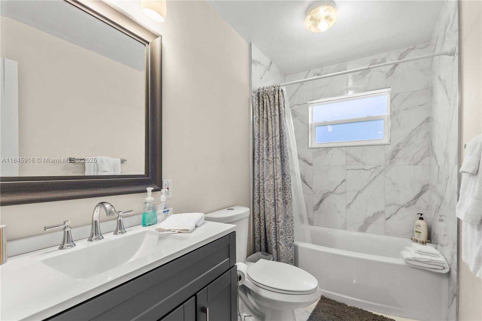 Small Image of 1031 SOUTH EAST 14TH DR, Deerfield Beach Number 10