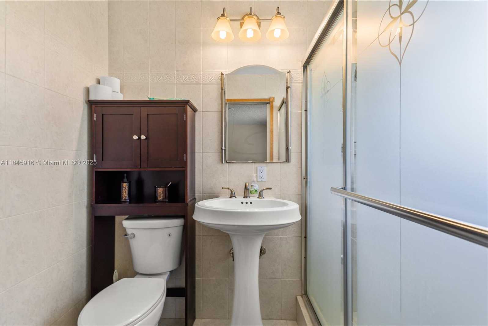 Small Image of 1031 SOUTH EAST 14TH DR, Deerfield Beach Number 12