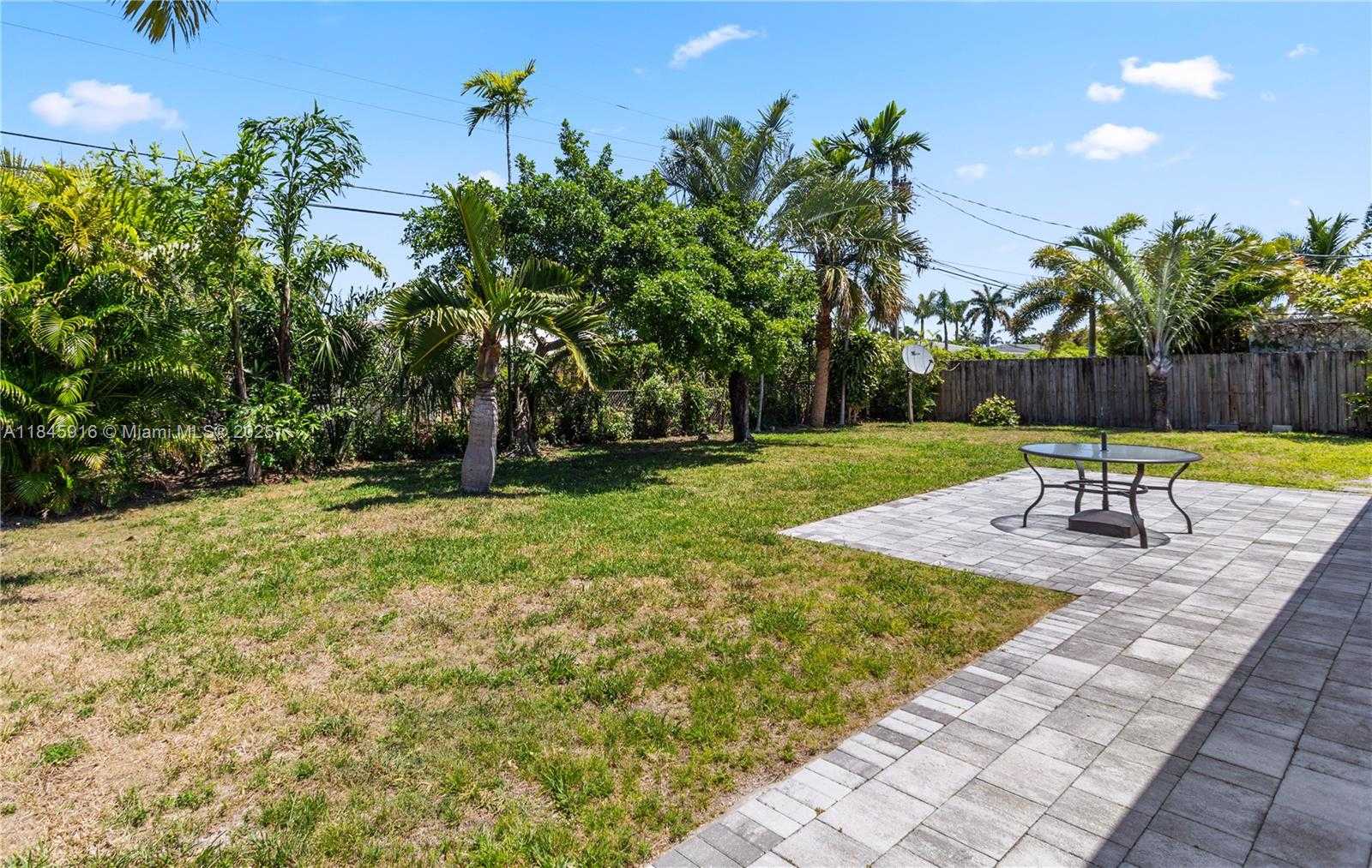 Small Image of 1031 SOUTH EAST 14TH DR, Deerfield Beach Number 13