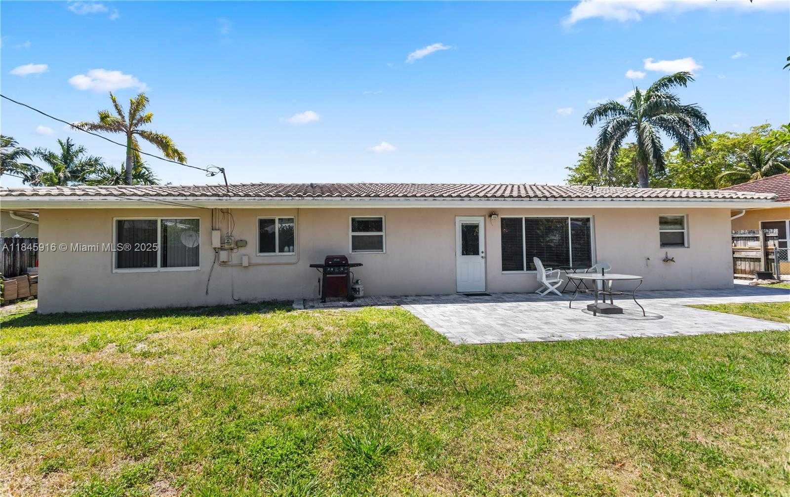 Small Image of 1031 SOUTH EAST 14TH DR, Deerfield Beach Number 14