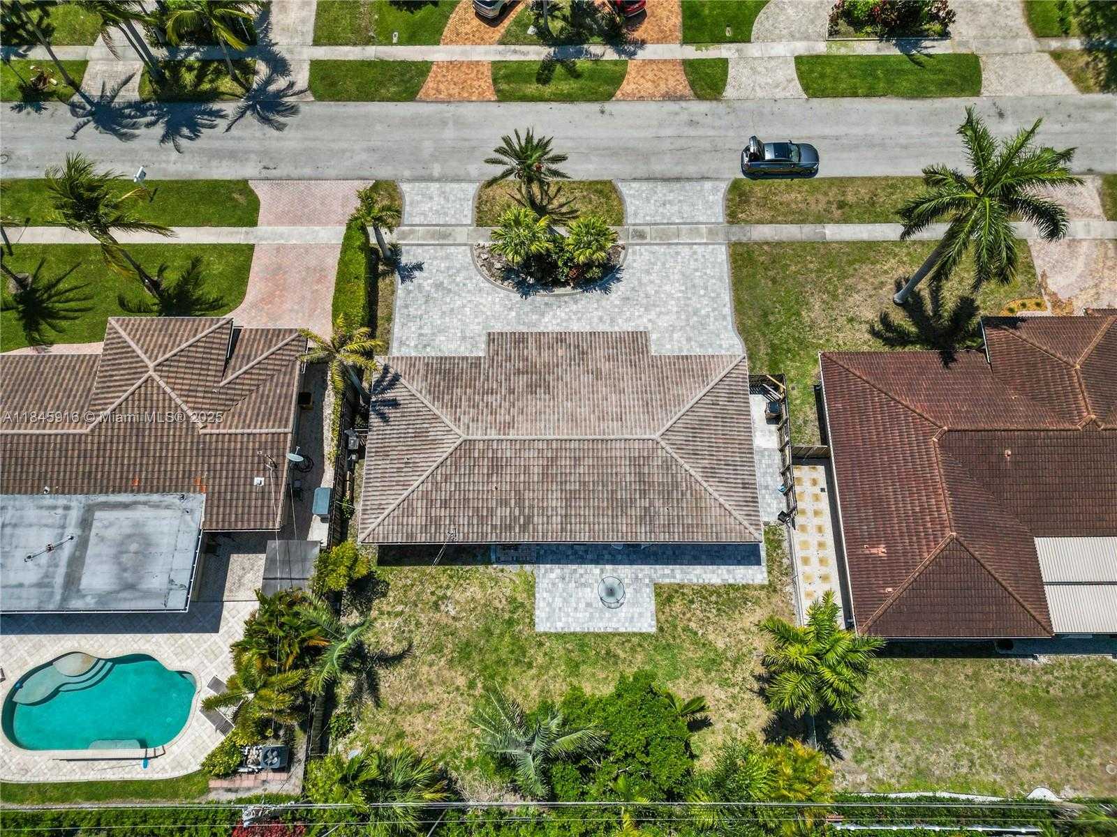 Small Image of 1031 SOUTH EAST 14TH DR, Deerfield Beach Number 16