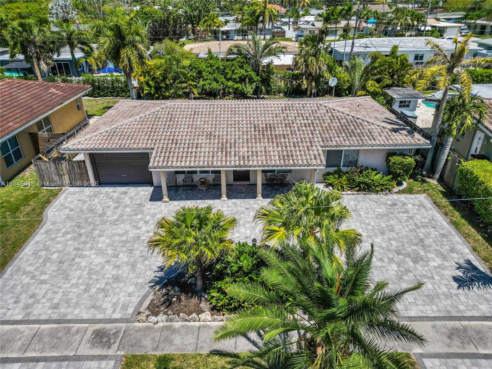 Small Image of 1031 SOUTH EAST 14TH DR, Deerfield Beach Number 2