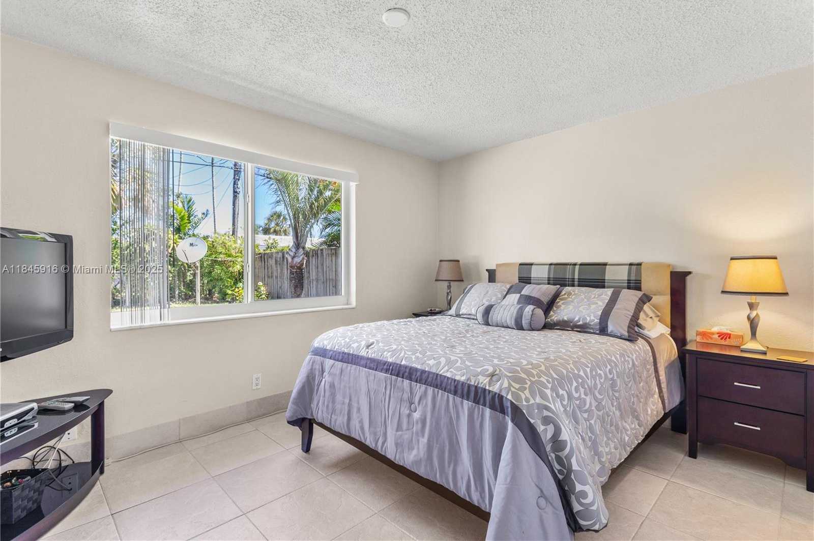 Small Image of 1031 SOUTH EAST 14TH DR, Deerfield Beach Number 8
