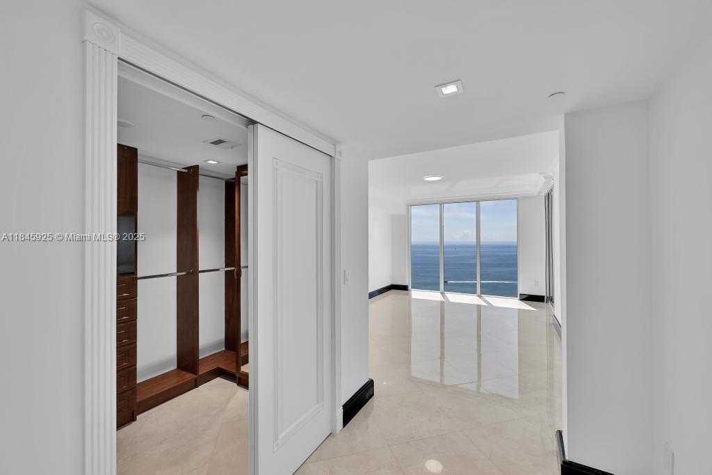 Small Image of 1850 SOUTH OCEAN DR #4204, Hallandale Beach Number 19