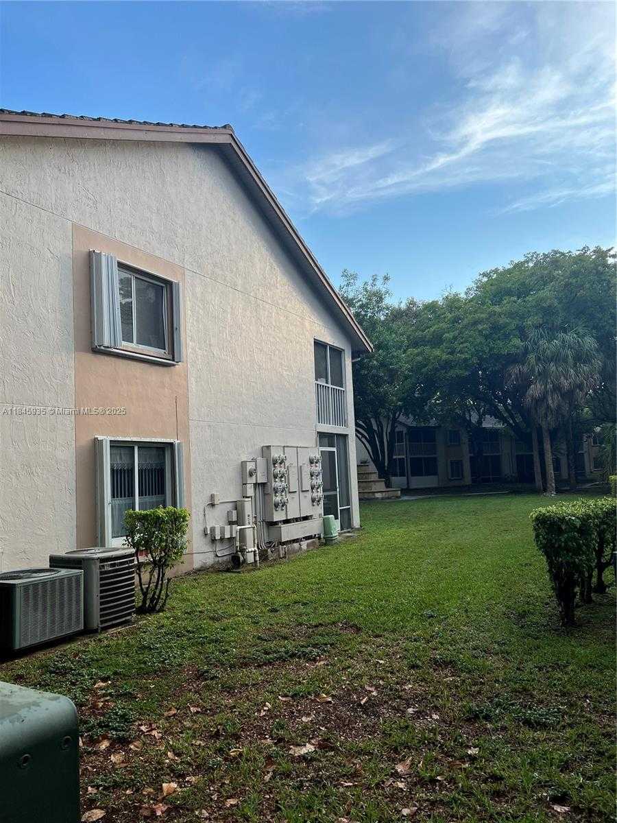 Small Image of 9403 SW 138th Pl, Miami, FL 33186, USA Number 2