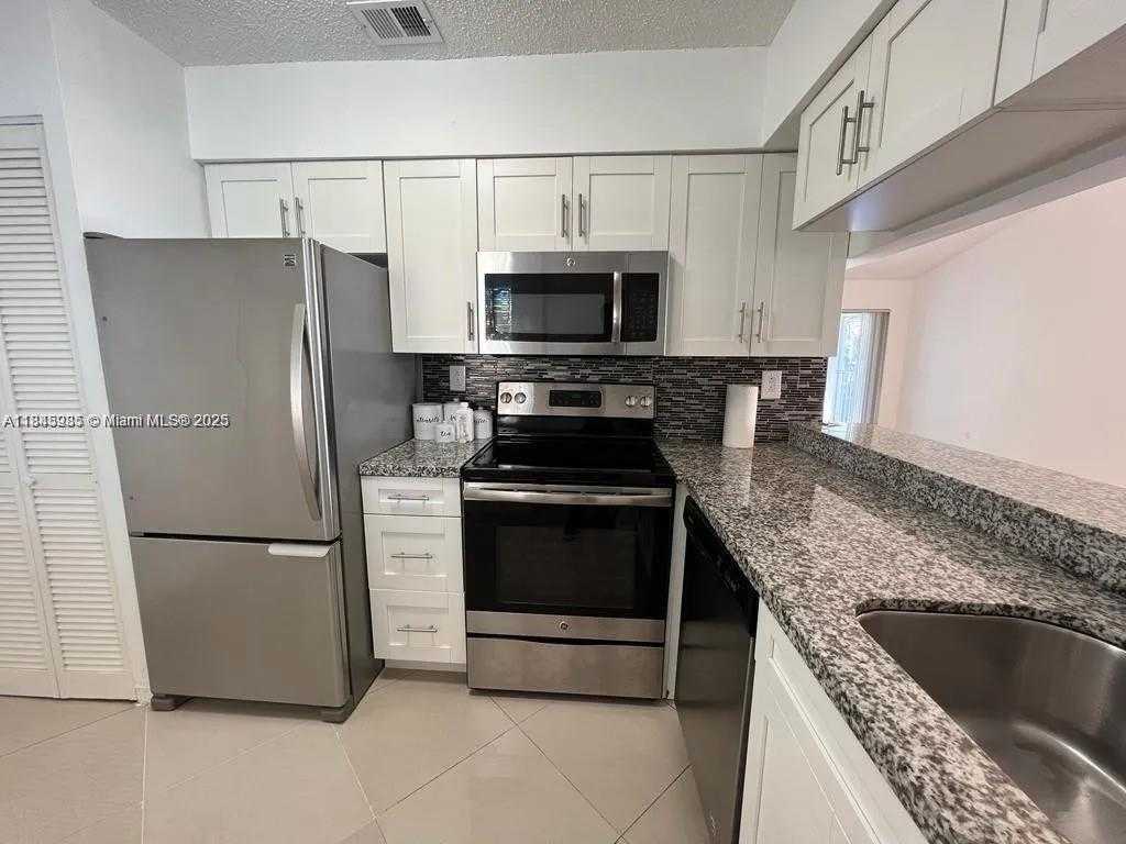 Small Image of 9403 SW 138th Pl, Miami, FL 33186, USA Number 4