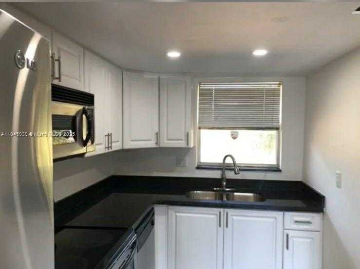 Small Image of 9373 FONTAINEBLEAU BLVD #K220, Miami Number 3
