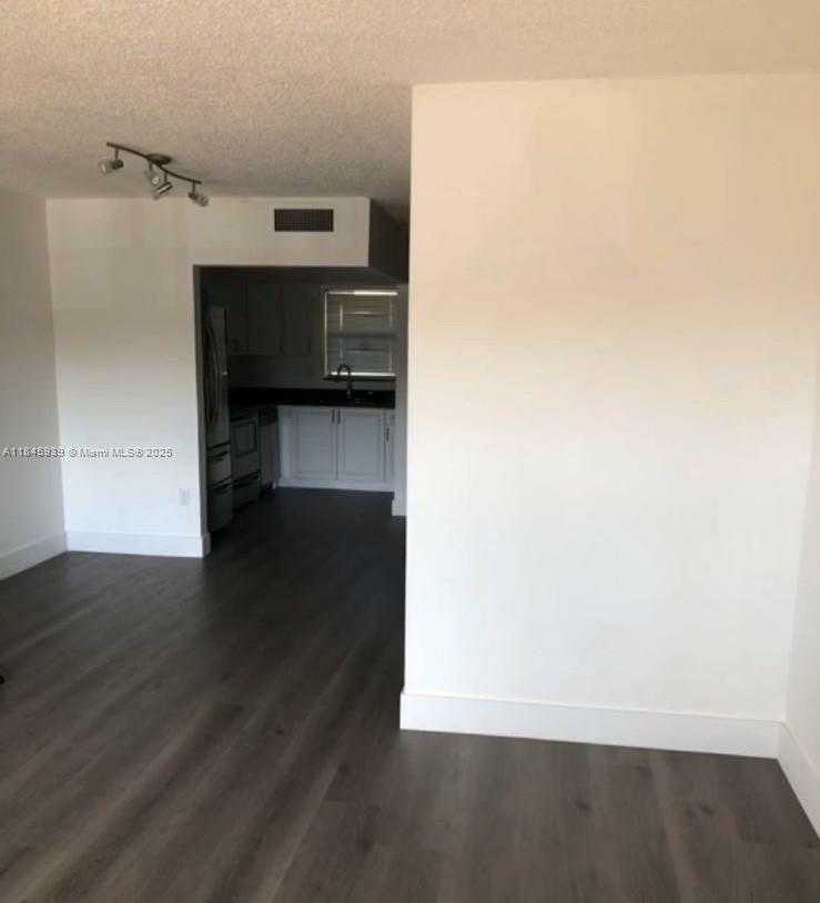 Small Image of 9373 FONTAINEBLEAU BLVD #K220, Miami Number 4