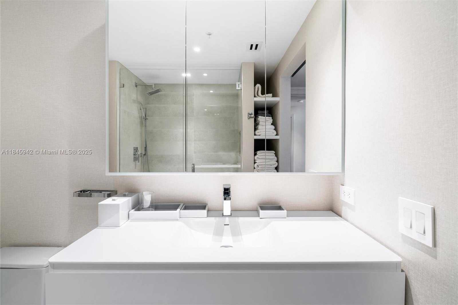 Small Image of 801 BRICKELL KEY BLVD #1512, Miami Number 18