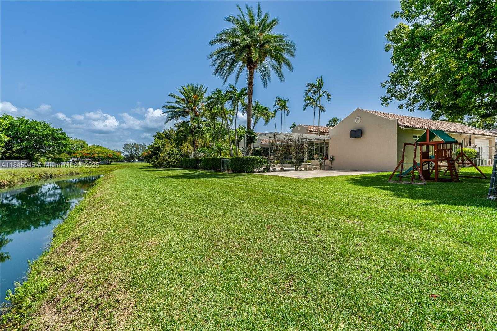 Small Image of 17494 SOUTH WEST 83RD CT, Palmetto Bay Number 12