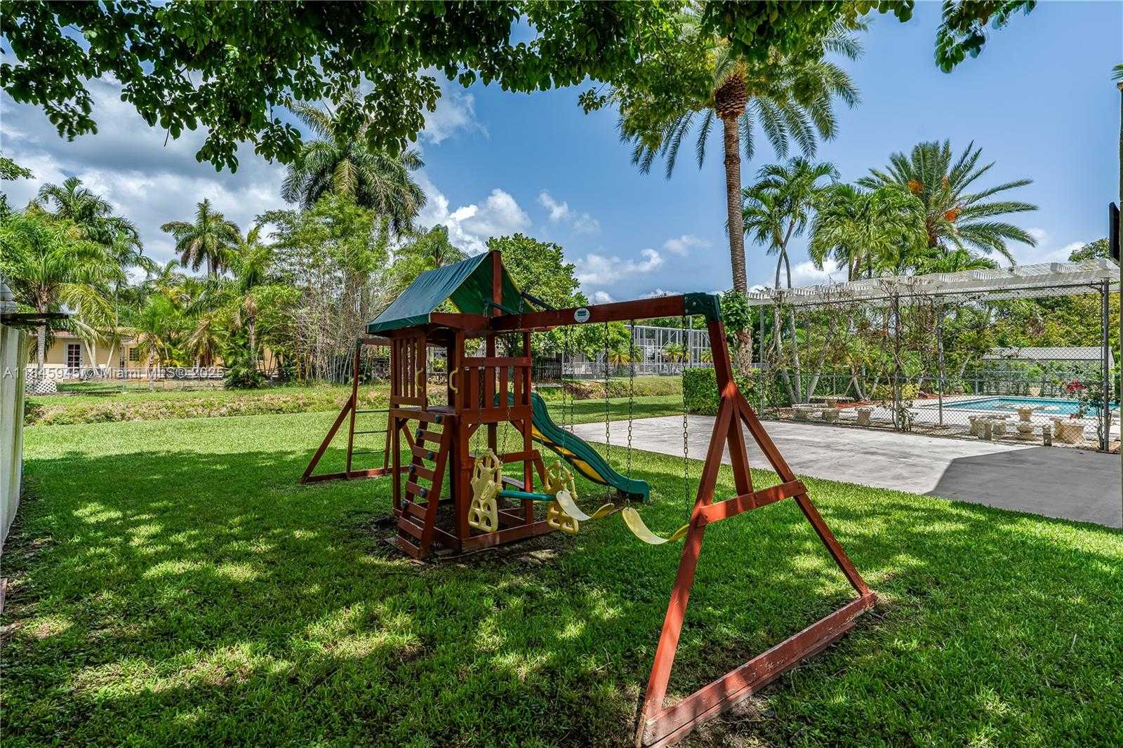 Small Image of 17494 SOUTH WEST 83RD CT, Palmetto Bay Number 13