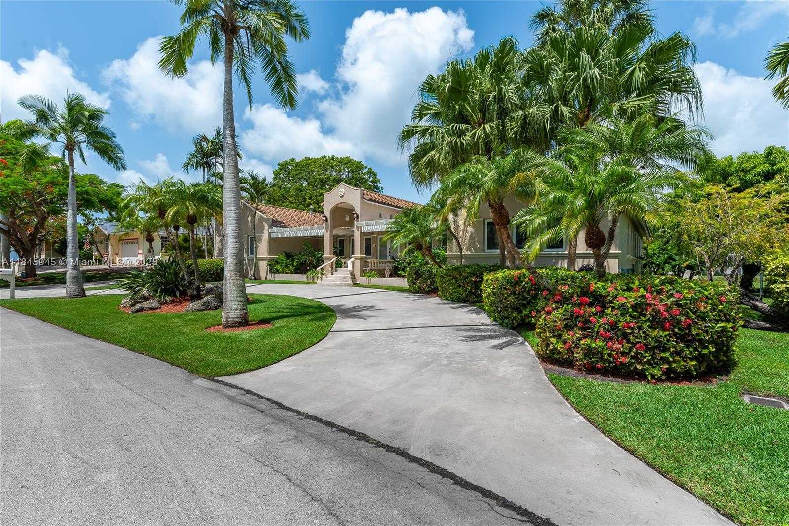 Small Image of 17494 SOUTH WEST 83RD CT, Palmetto Bay Number 14