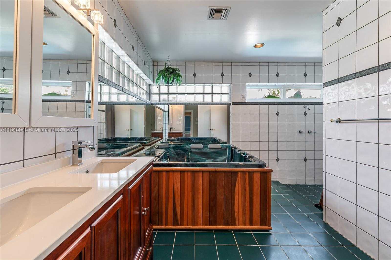 Small Image of 17494 SOUTH WEST 83RD CT, Palmetto Bay Number 29