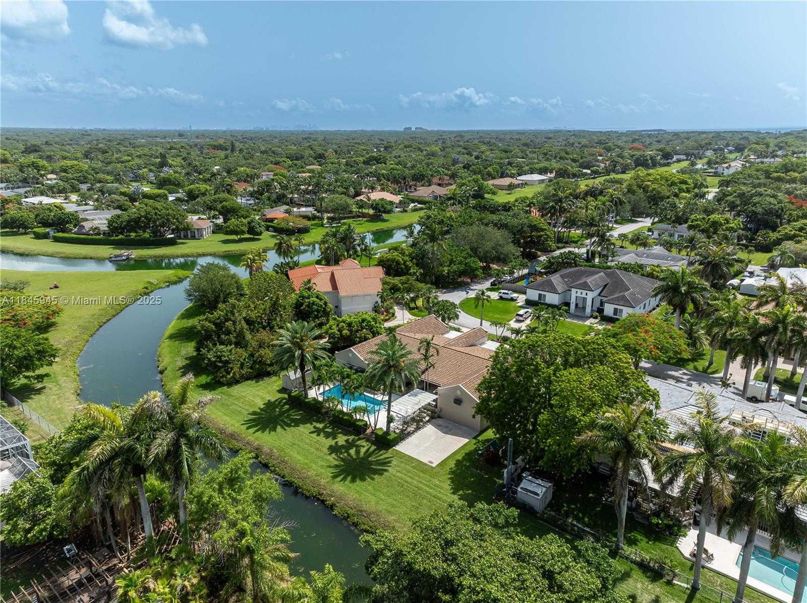 Small Image of 17494 SOUTH WEST 83RD CT, Palmetto Bay Number 3