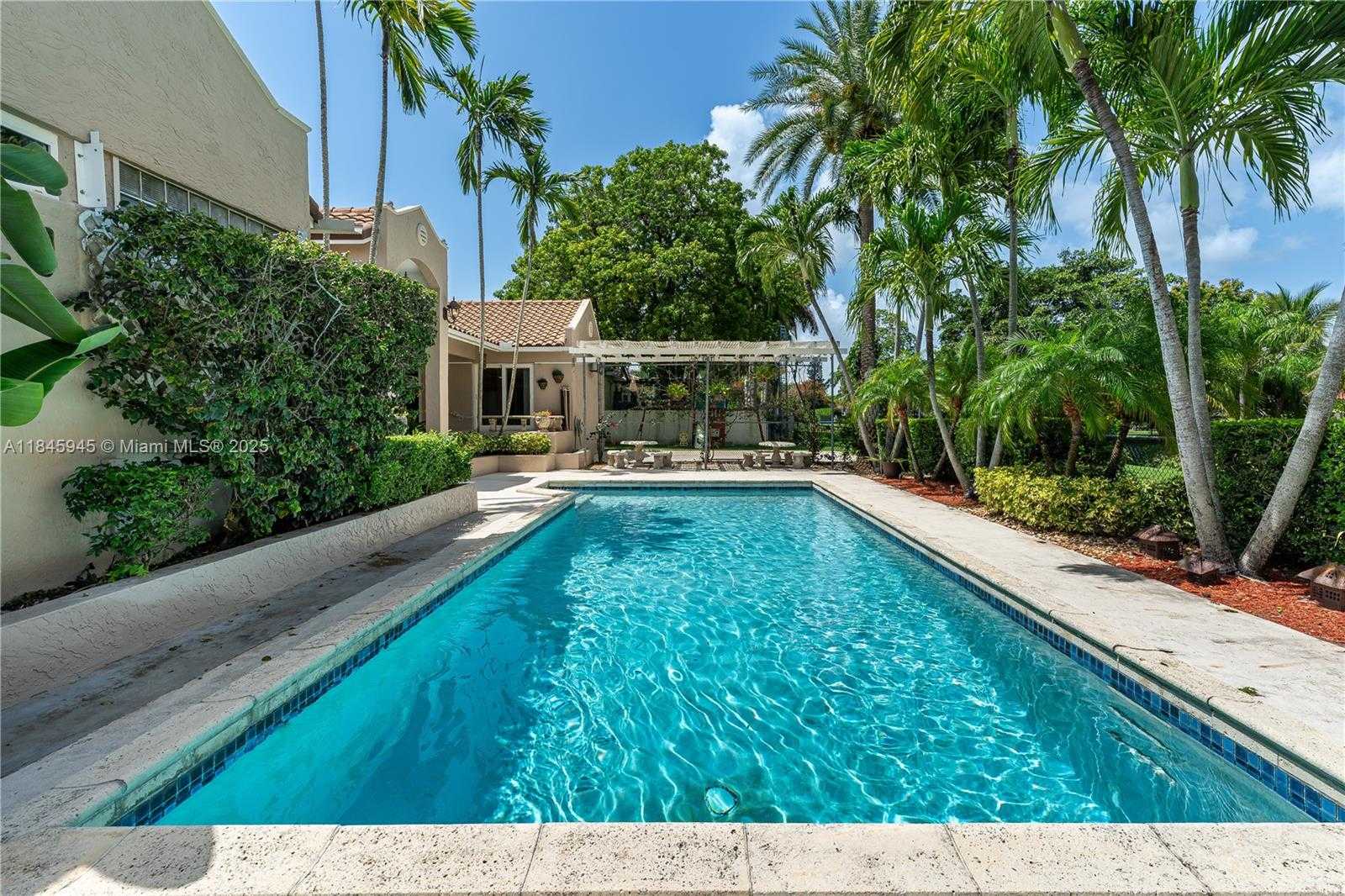 Small Image of 17494 SOUTH WEST 83RD CT, Palmetto Bay Number 36