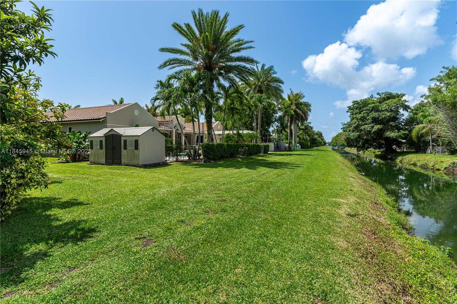 Small Image of 17494 SOUTH WEST 83RD CT, Palmetto Bay Number 38