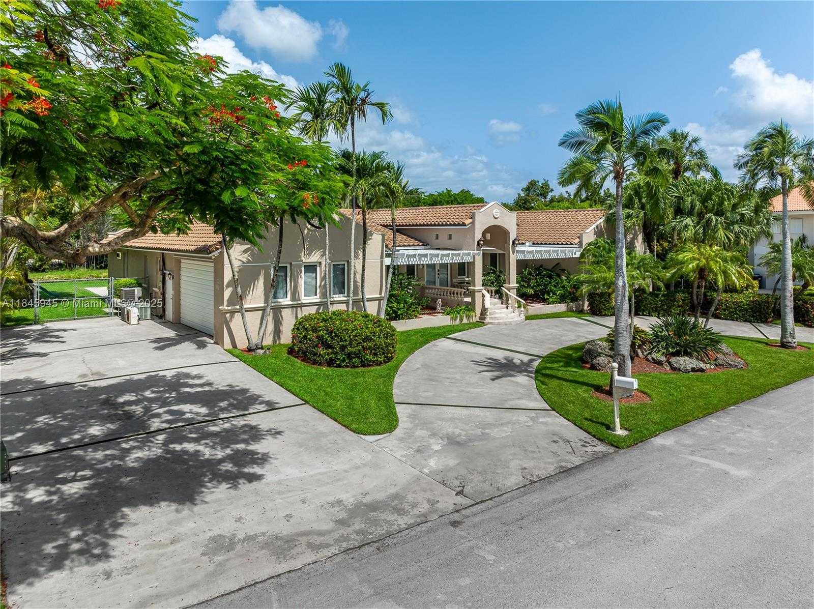 Small Image of 17494 SOUTH WEST 83RD CT, Palmetto Bay Number 39