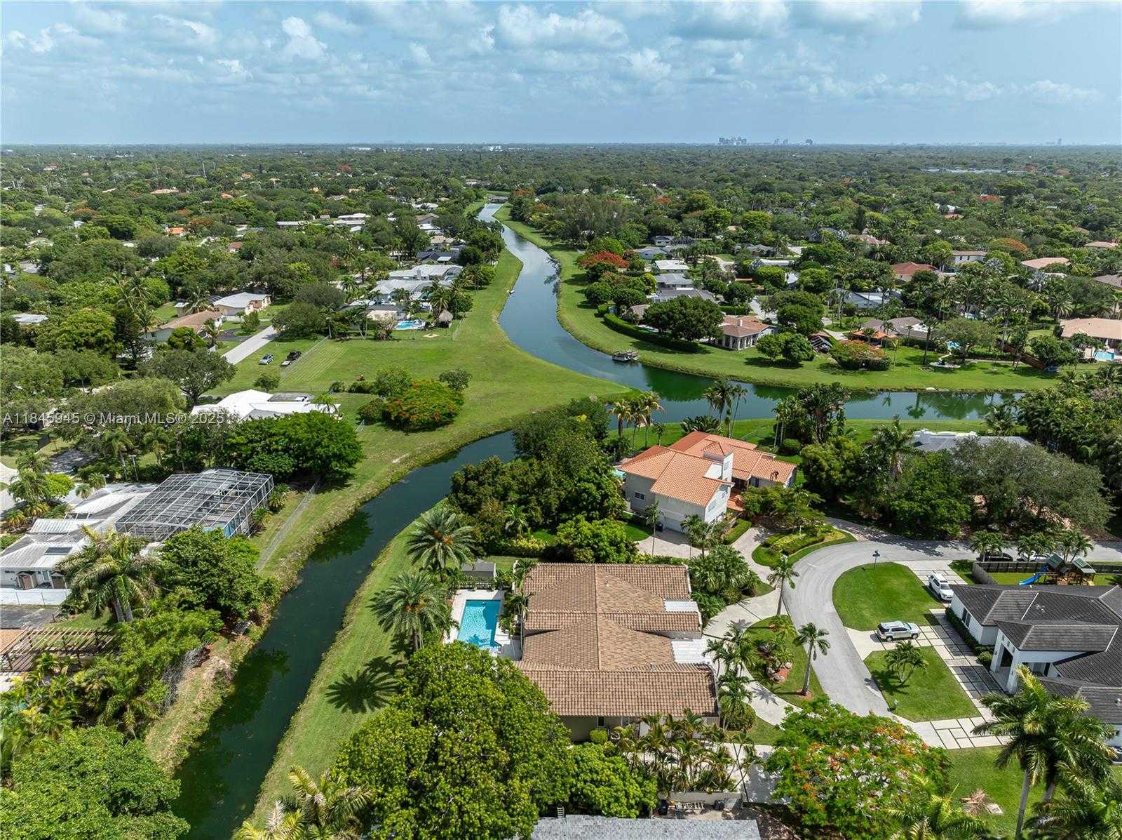 Small Image of 17494 SOUTH WEST 83RD CT, Palmetto Bay Number 41