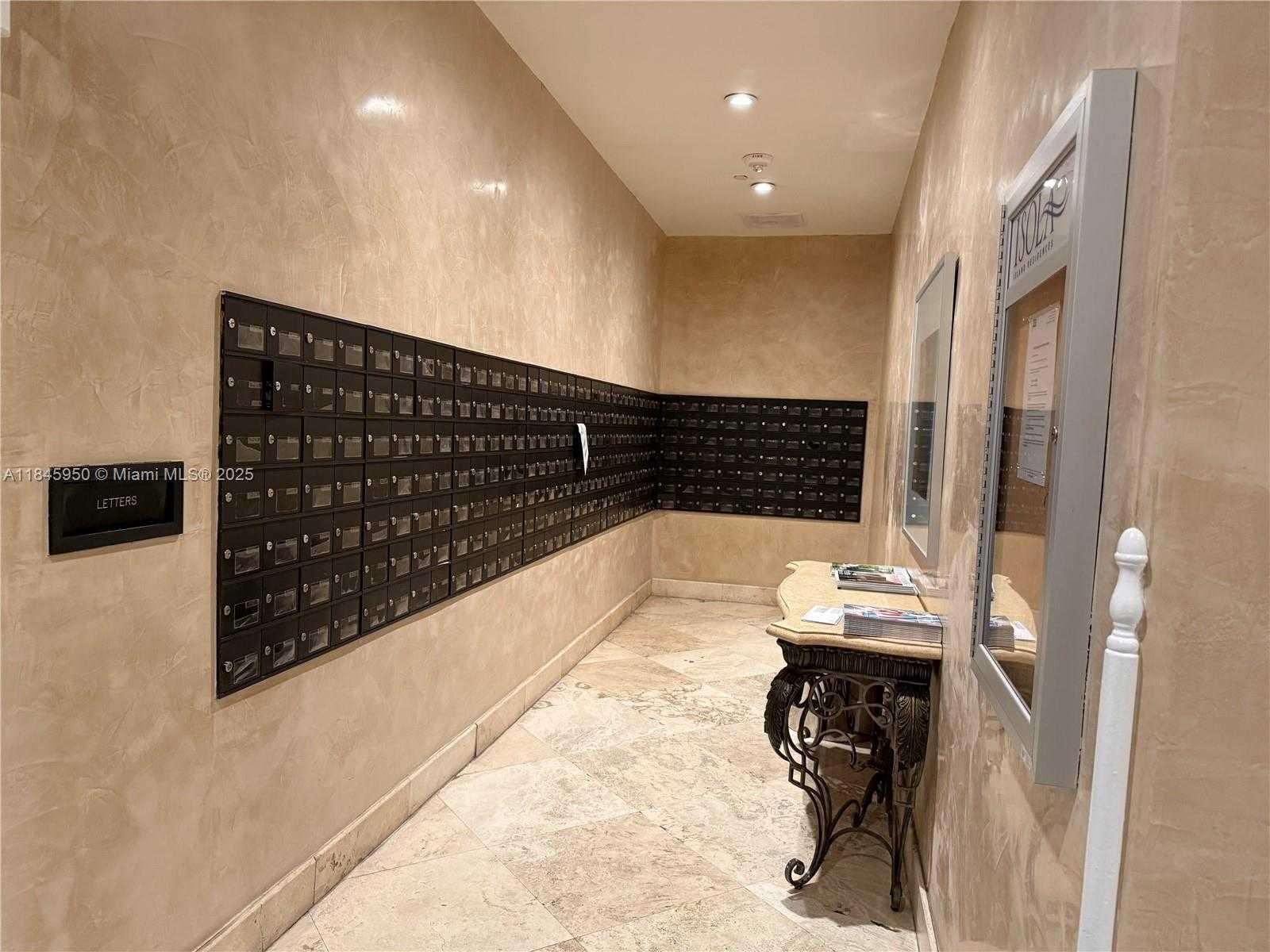 Small Image of 770 CLAUGHTON ISLAND DR #404, Miami Number 46