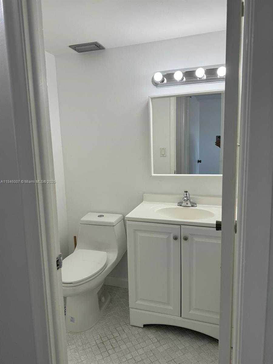 Small Image of 1811 JEFFERSON ST #602, Hollywood Number 14