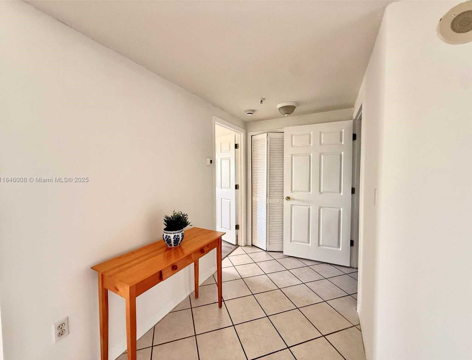Small Image of 3500 CORAL WY #905, Miami Number 4