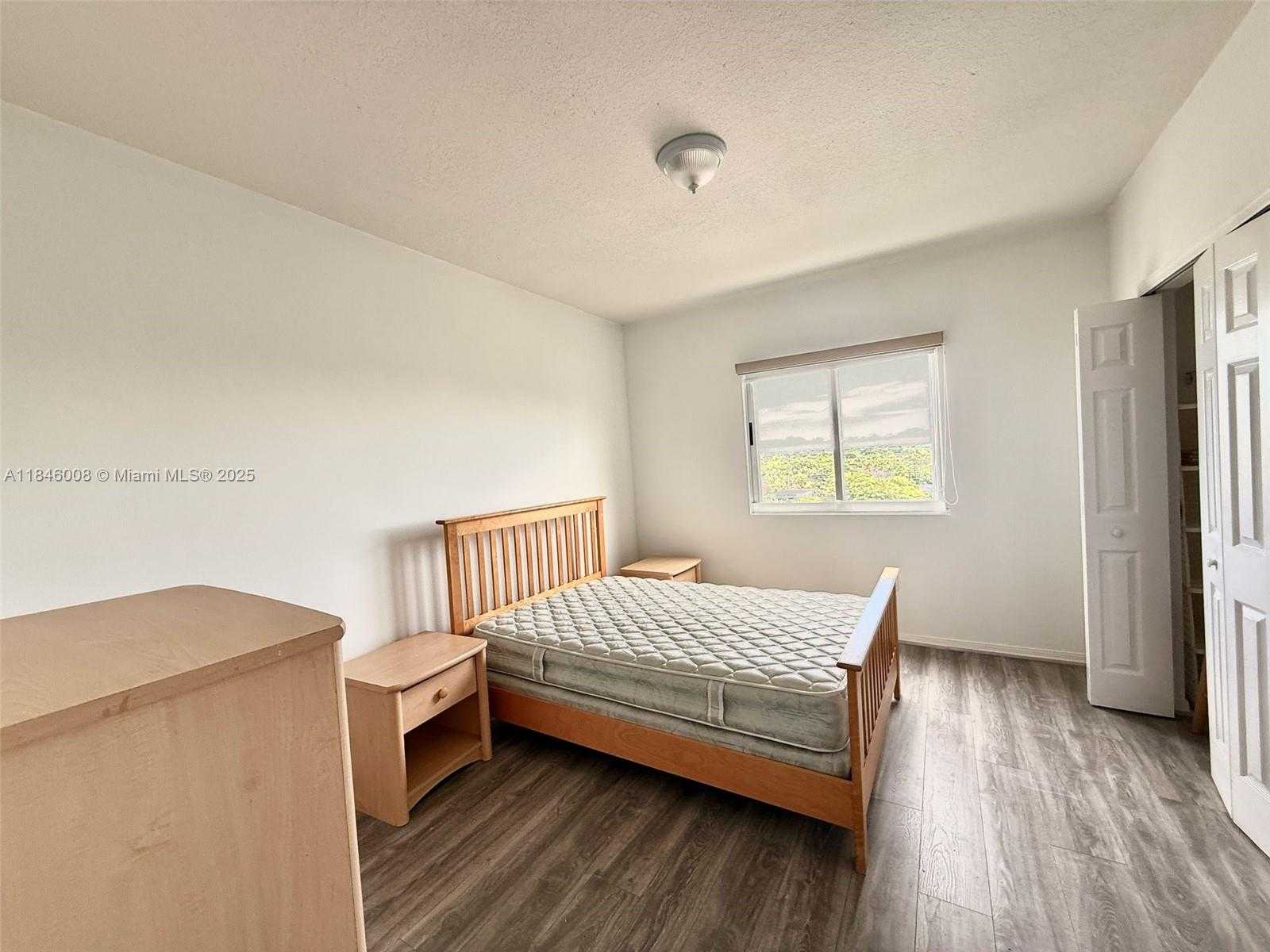 Small Image of 3500 CORAL WY #905, Miami Number 6
