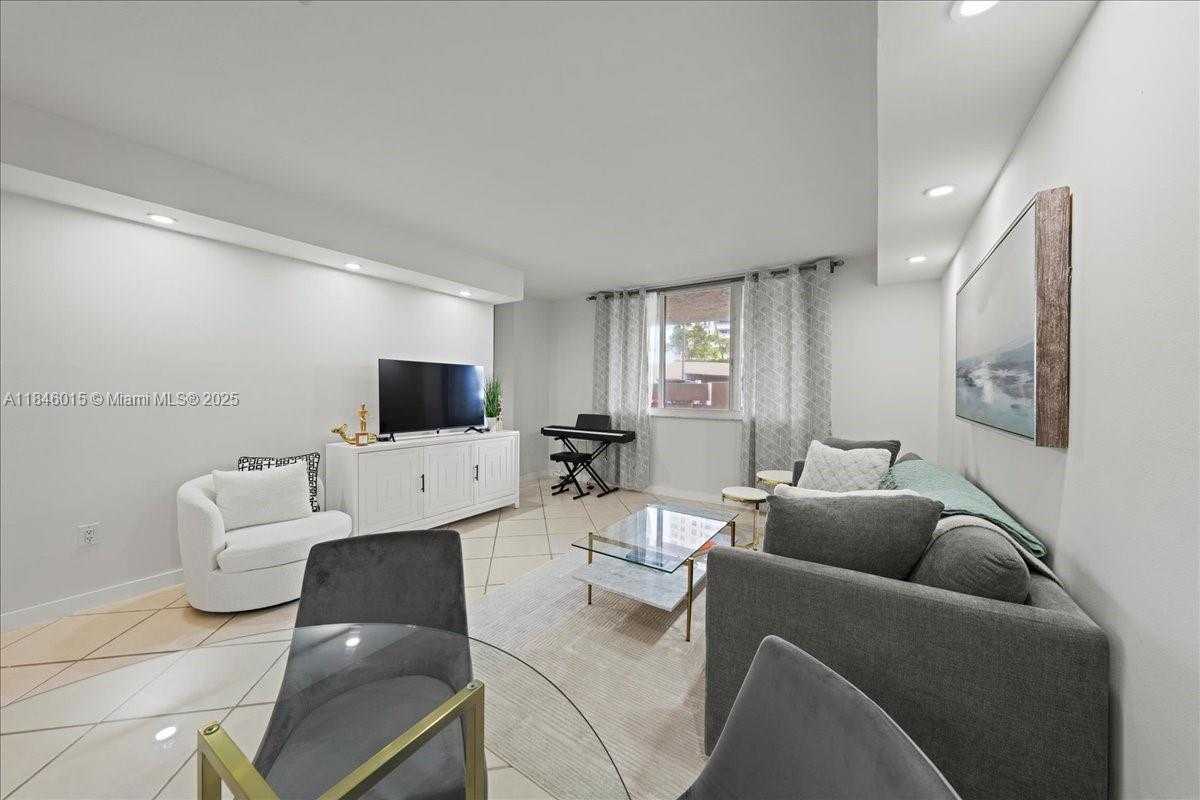 Small Image of 540 BRICKELL KEY DR #412, Miami Number 3