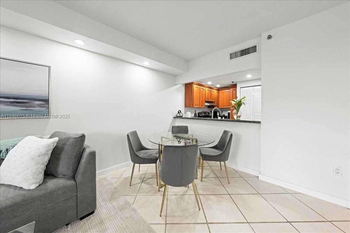 Small Image of 540 BRICKELL KEY DR #412, Miami Number 7