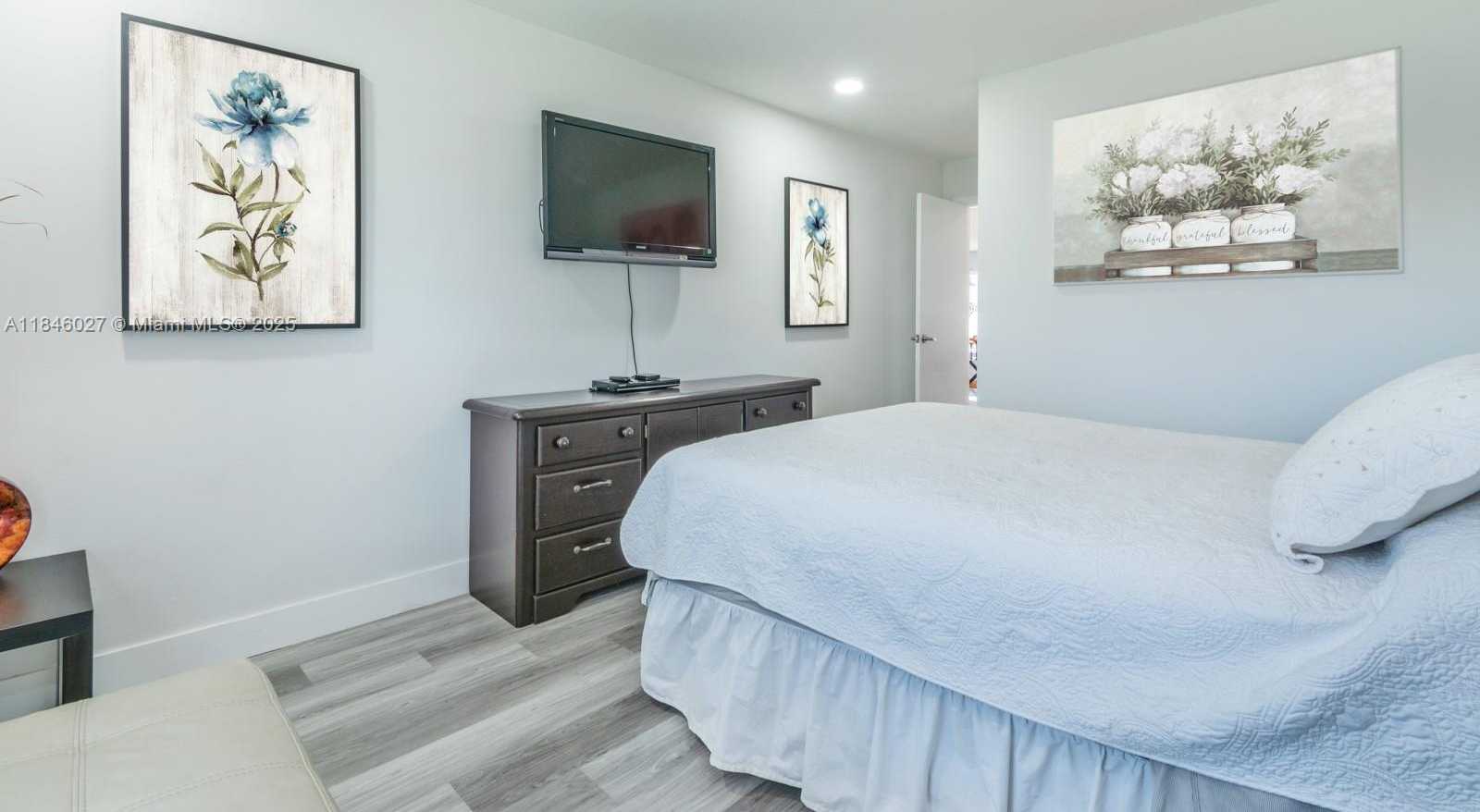 Small Image of 6613 WEST WESTWOOD BLVD W, Tamarac Number 19