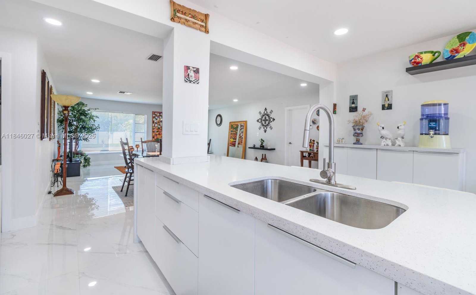 Small Image of 6613 WEST WESTWOOD BLVD W, Tamarac Number 7
