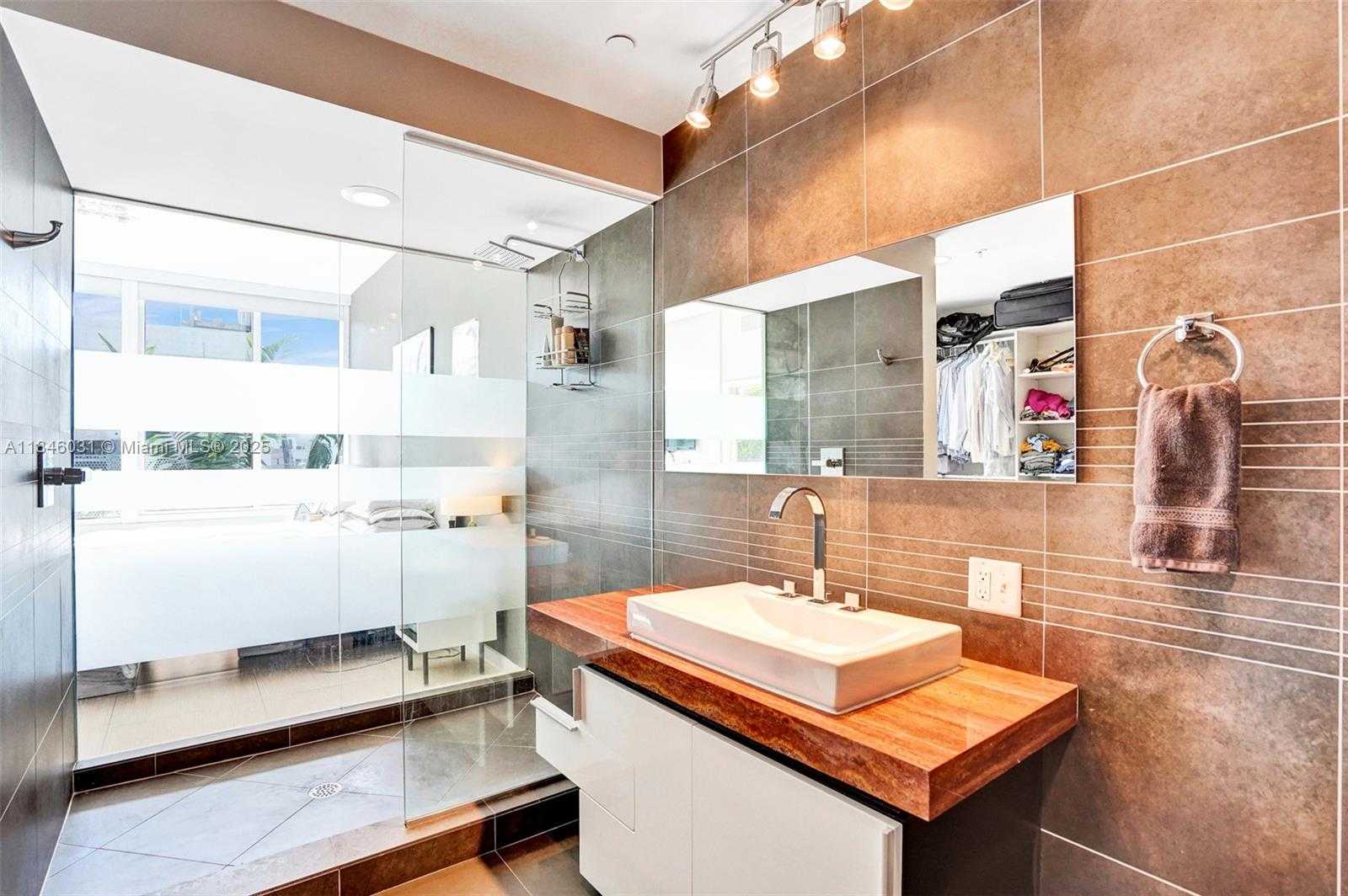 Small Image of 2100 PARK AVE #310, Miami Beach Number 11