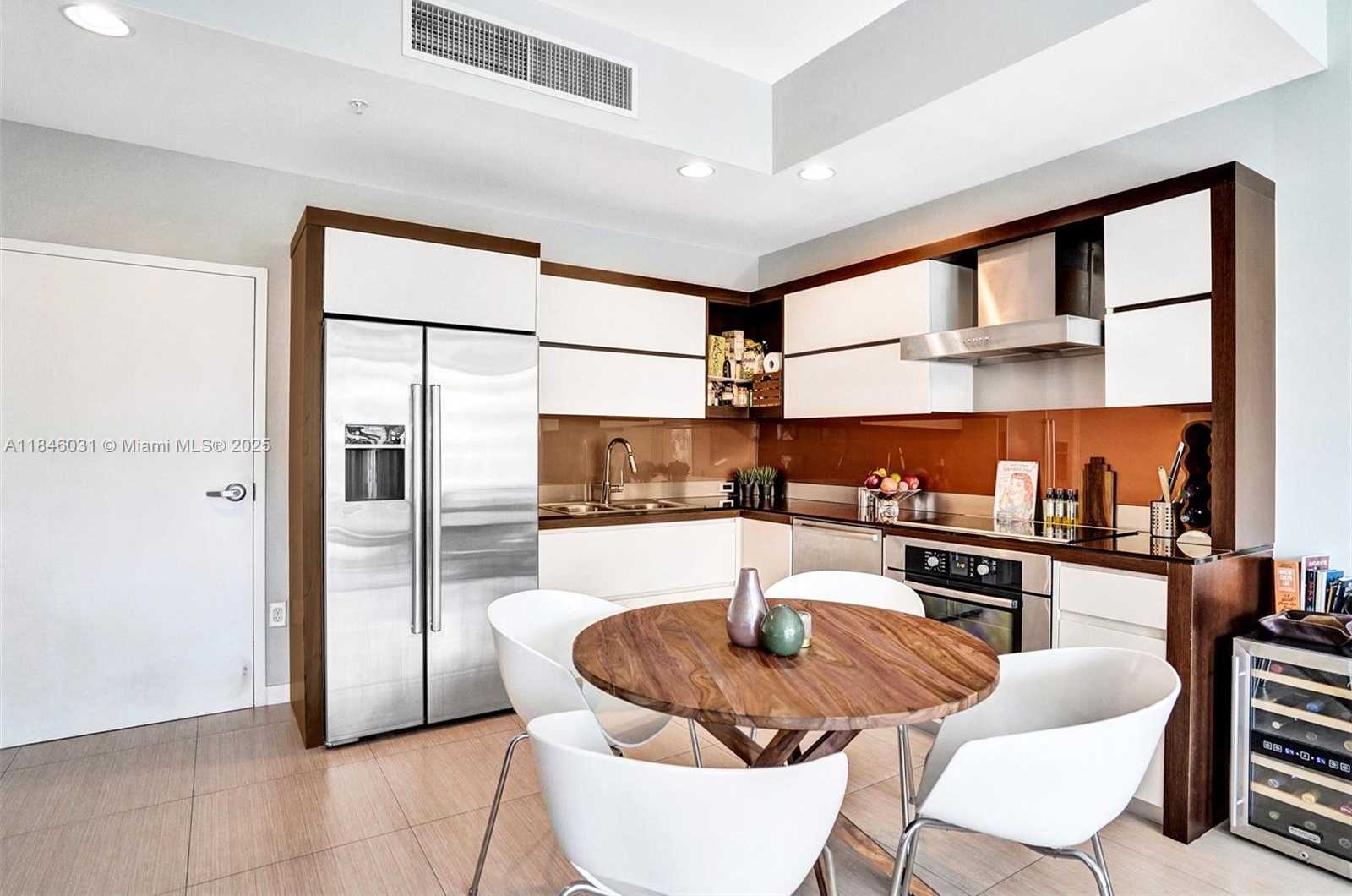 Small Image of 2100 PARK AVE #310, Miami Beach Number 6