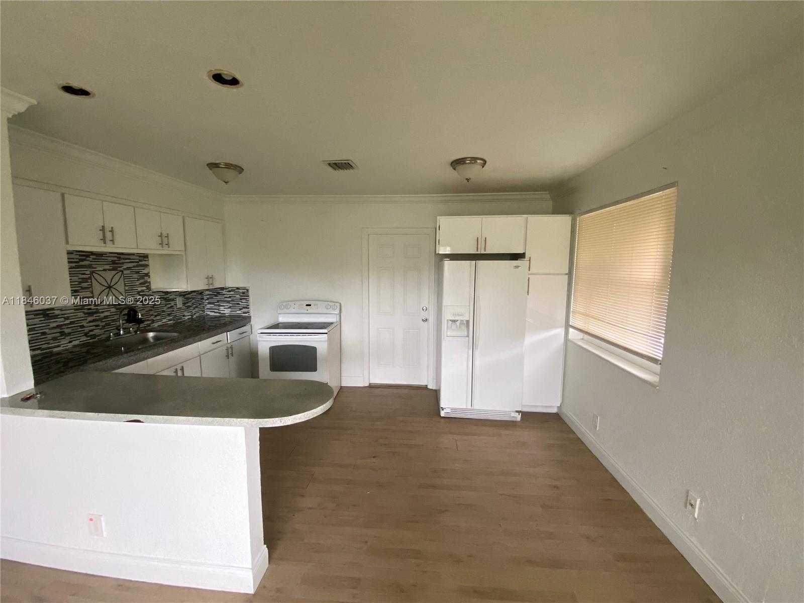 Small Image of 2446 JOHNSON ST, Hollywood Number 13