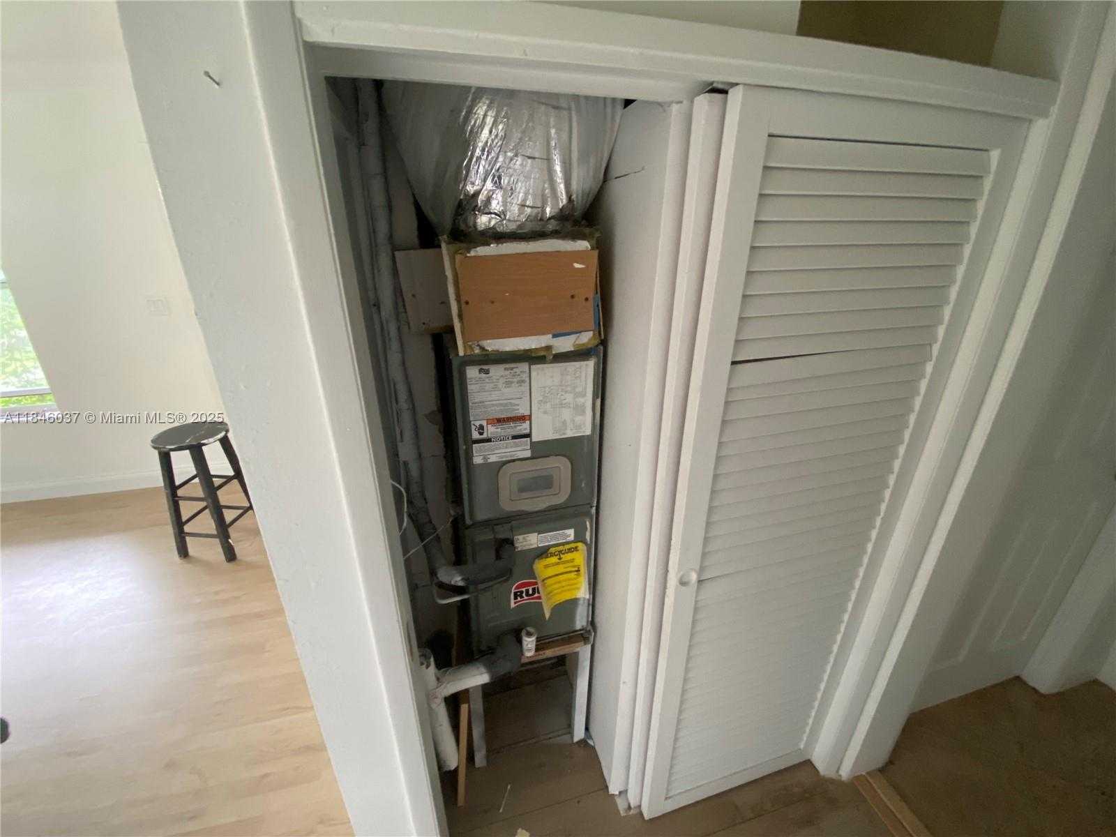 Small Image of 2446 JOHNSON ST, Hollywood Number 14