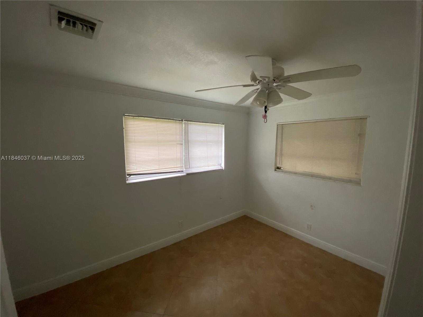 Small Image of 2446 JOHNSON ST, Hollywood Number 16