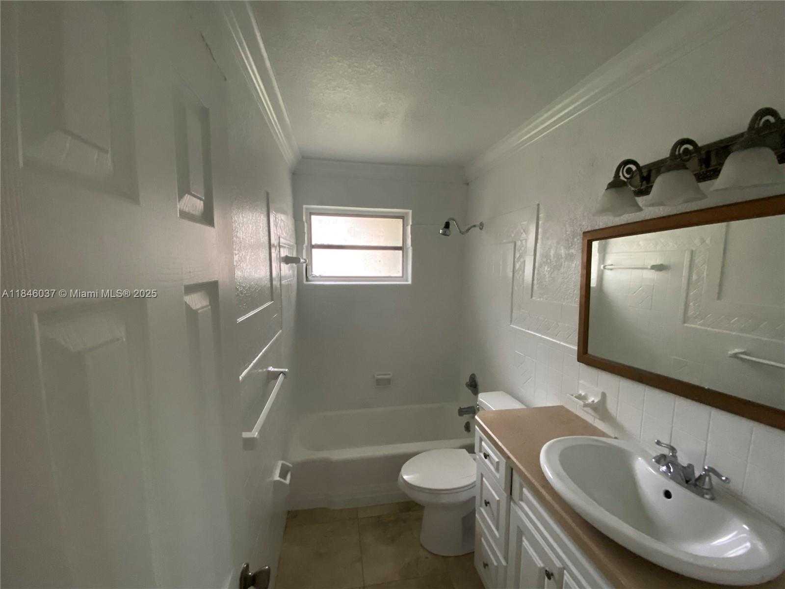 Small Image of 2446 JOHNSON ST, Hollywood Number 20