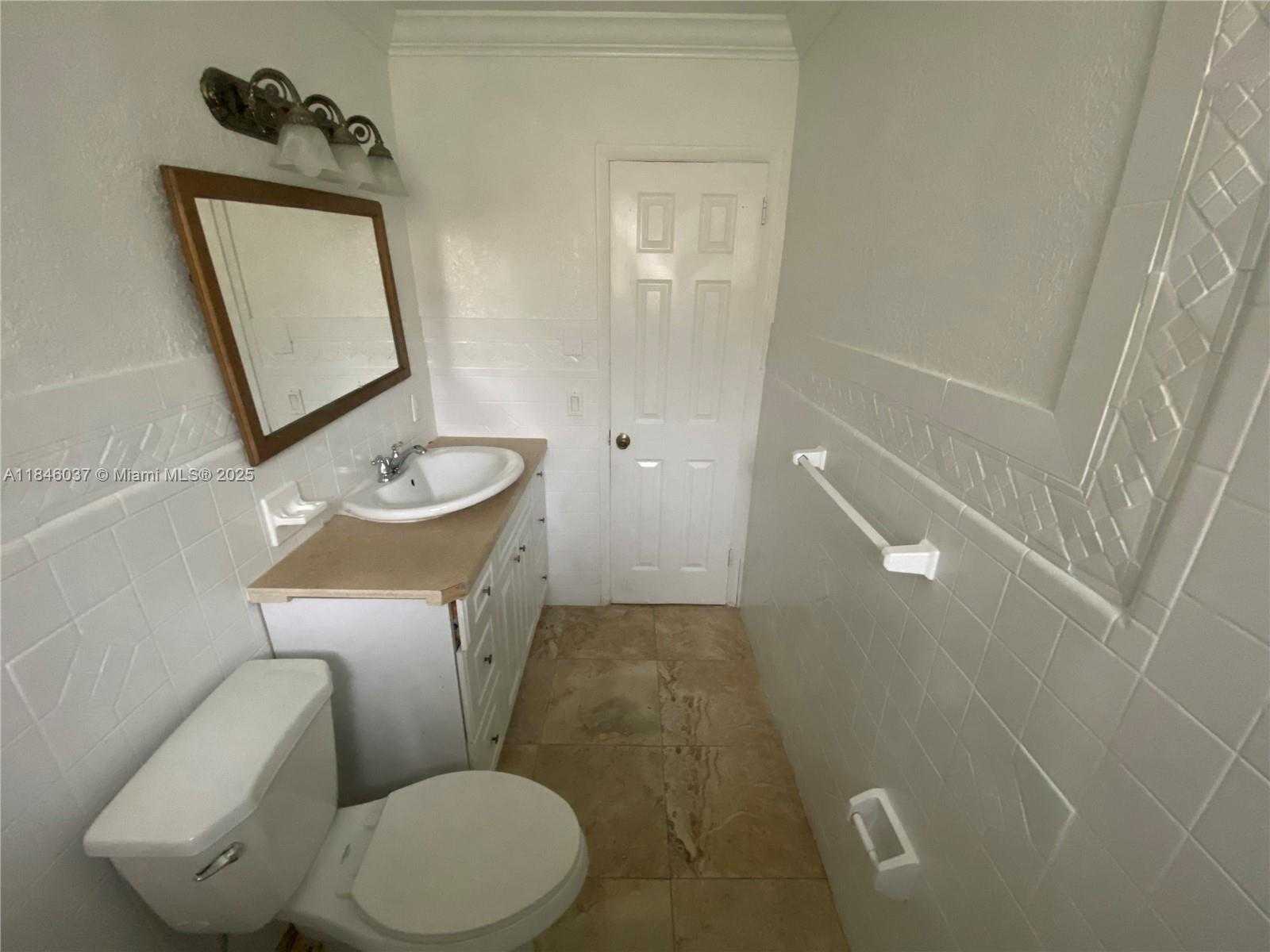 Small Image of 2446 JOHNSON ST, Hollywood Number 21