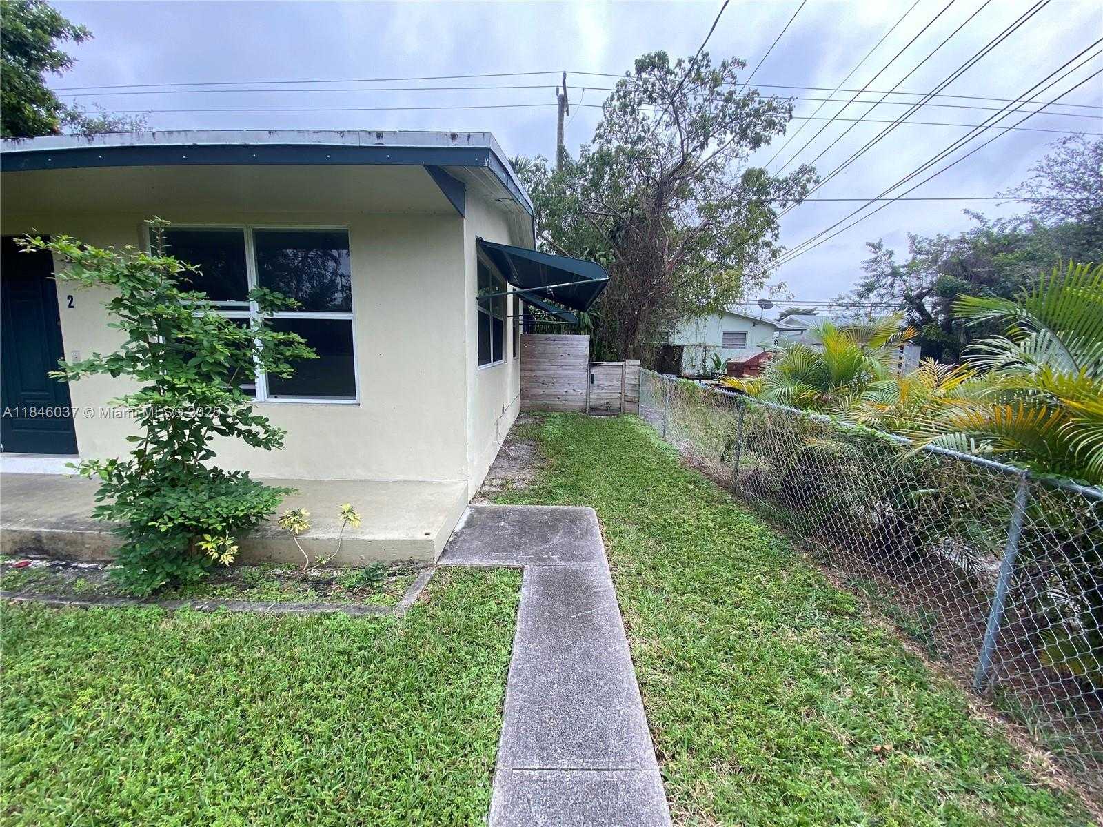 Small Image of 2446 JOHNSON ST, Hollywood Number 23