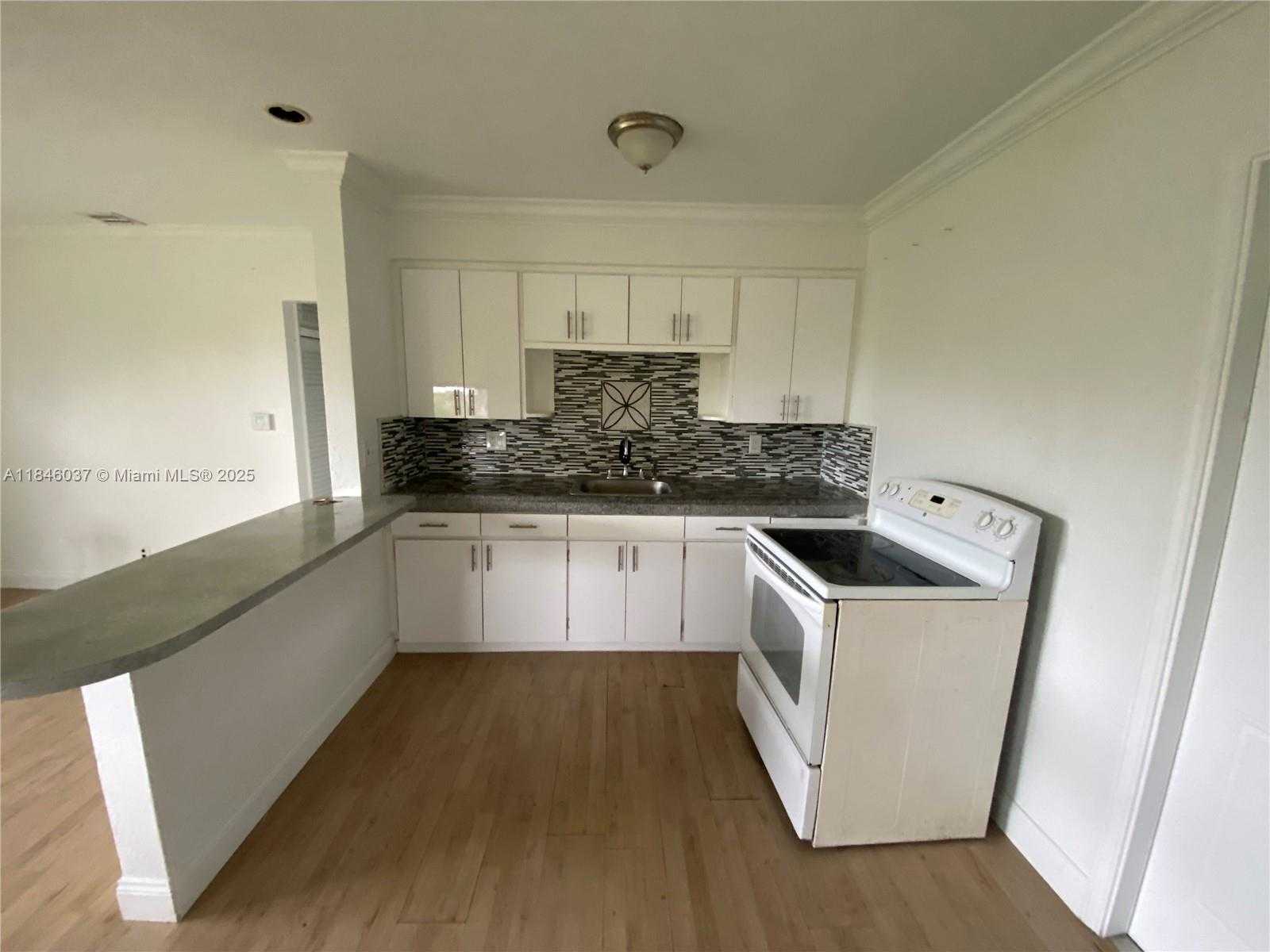 Small Image of 2446 JOHNSON ST, Hollywood Number 5
