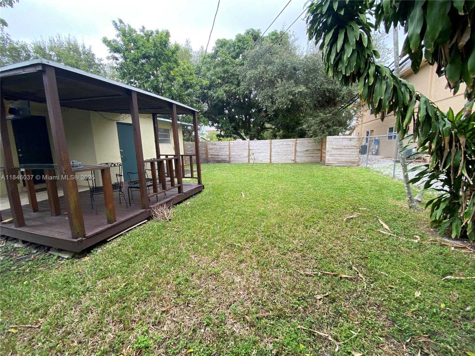 Small Image of 2446 JOHNSON ST, Hollywood Number 9