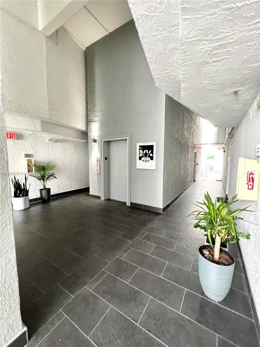 Small Image of 1650 BRICKELL AVE #205, Miami Number 20