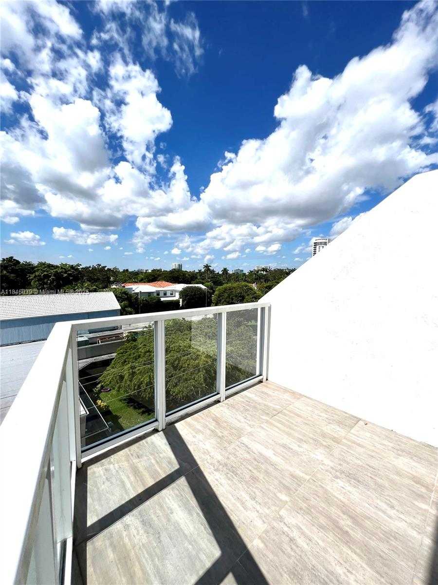 Small Image of 1650 BRICKELL AVE #205, Miami Number 9