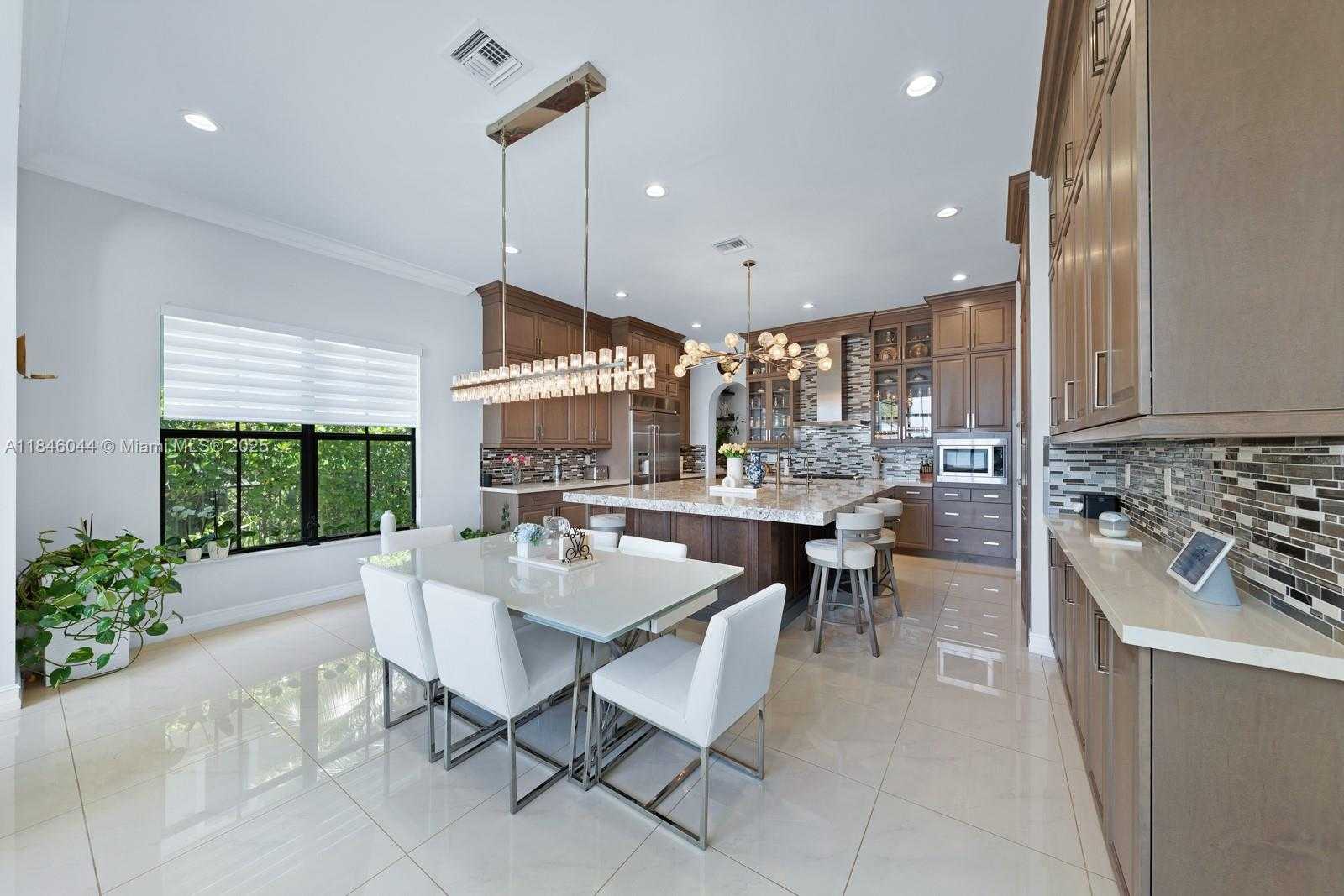 Small Image of 8545 EAST WATERCREST CIR E, Parkland Number 18